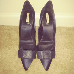 NAVY BLUE SATIN PUMPS